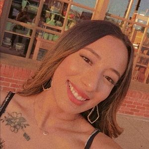 Meet your Posher, Monique